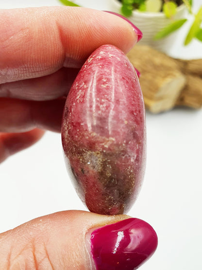 Rhodonite Palm Stone - Emotional Healing & Heart Chakra Crystal - 80g