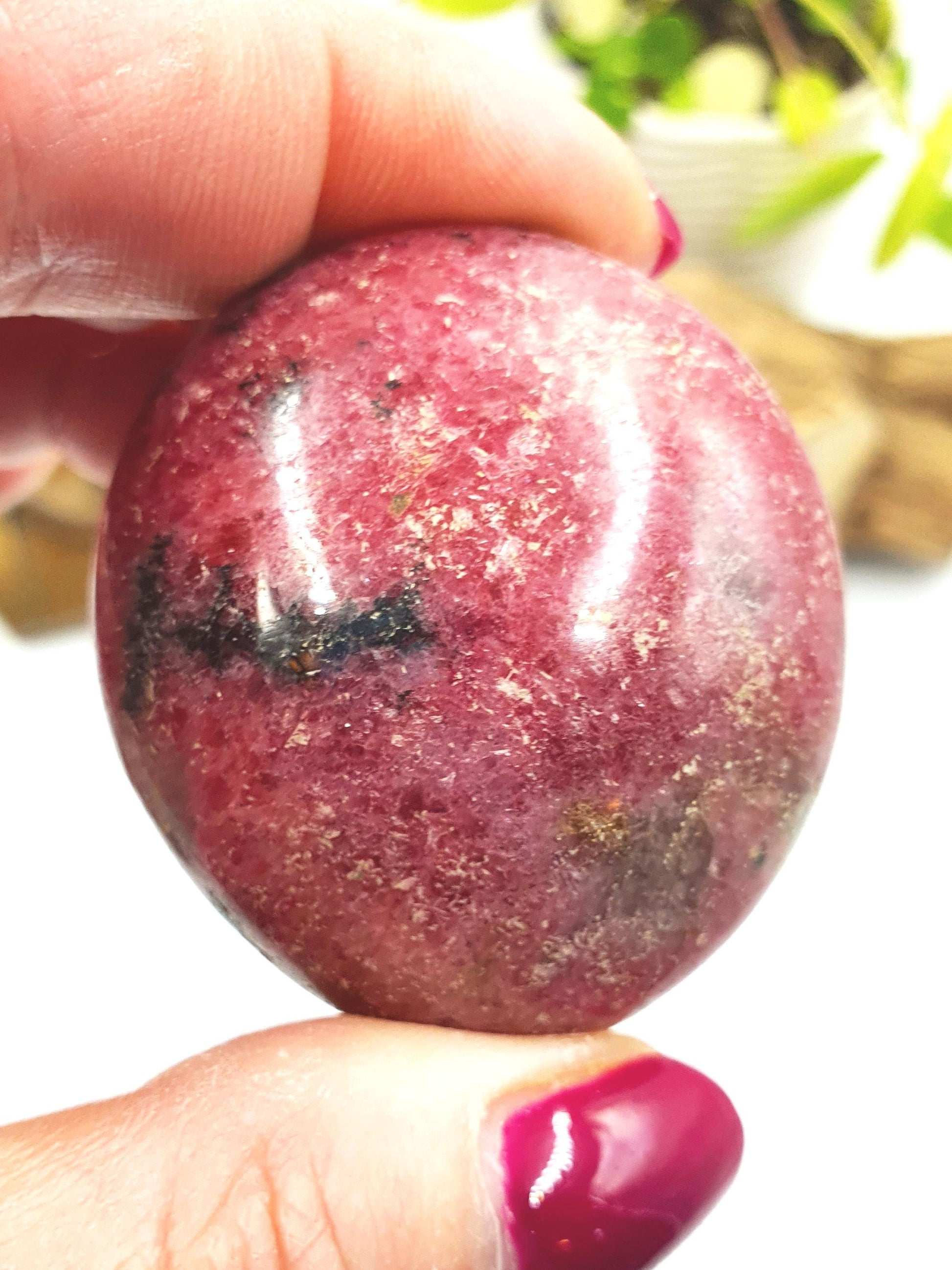 Rhodonite Palm Stone - Emotional Healing & Heart Chakra Crystal - 80g