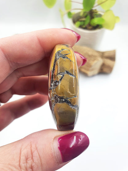 Mookaite Jasper Palm Stone - Grounding and Vitality Healing Crystal - 40g