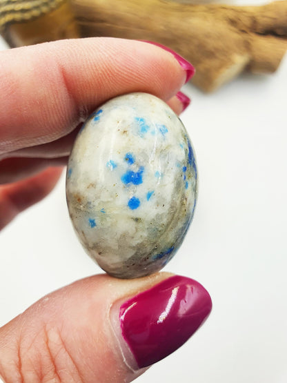 K2 Jasper Tumble Stones – Balance, Insight & Grounding Healing Crystals (Azurite in Granite), 3-4cm