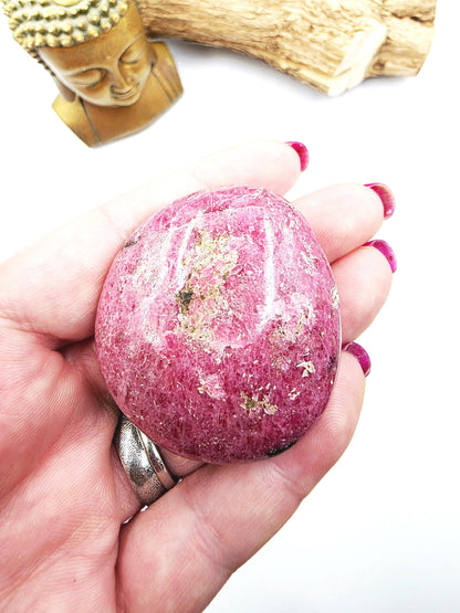 Rhodonite Palm Stone - Emotional Healing & Heart Chakra Crystal - 95g