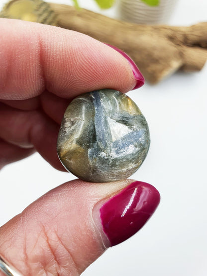 Kyanite Tumble Stones – Alignment, Balance & Calm Communication Healing Crystal, approx 2cm