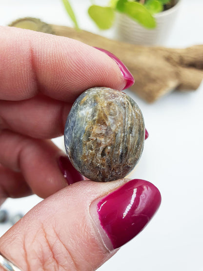 Kyanite Tumble Stones – Alignment, Balance & Calm Communication Healing Crystal, approx 2cm