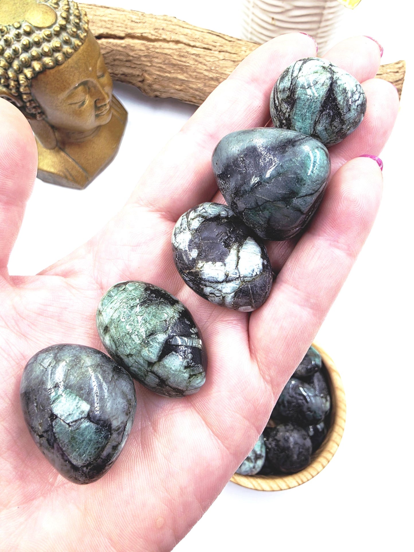 Emerald Tumble Stone – Love, Abundance & Heart Healing Crystal