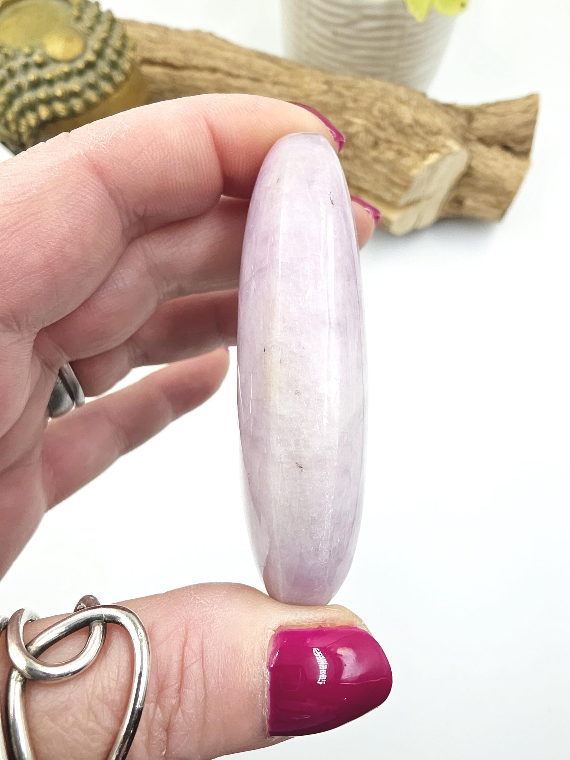 Flashy Kunzite Crystal Palm Stone - Heart Chakra & Emotional Healing Crystal, 110g