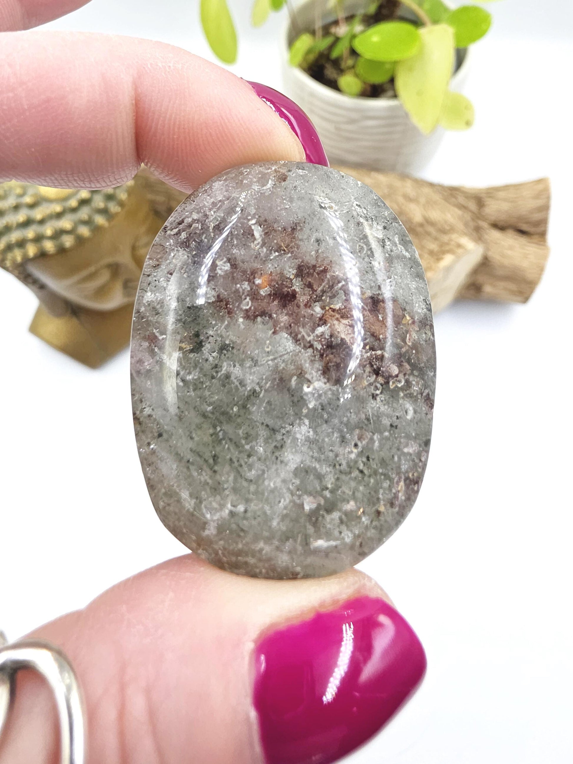 Garden Quartz (Lodolite) Palm Stone – Manifestation, Clarity & Inner Journey Healing Crystal, 50g