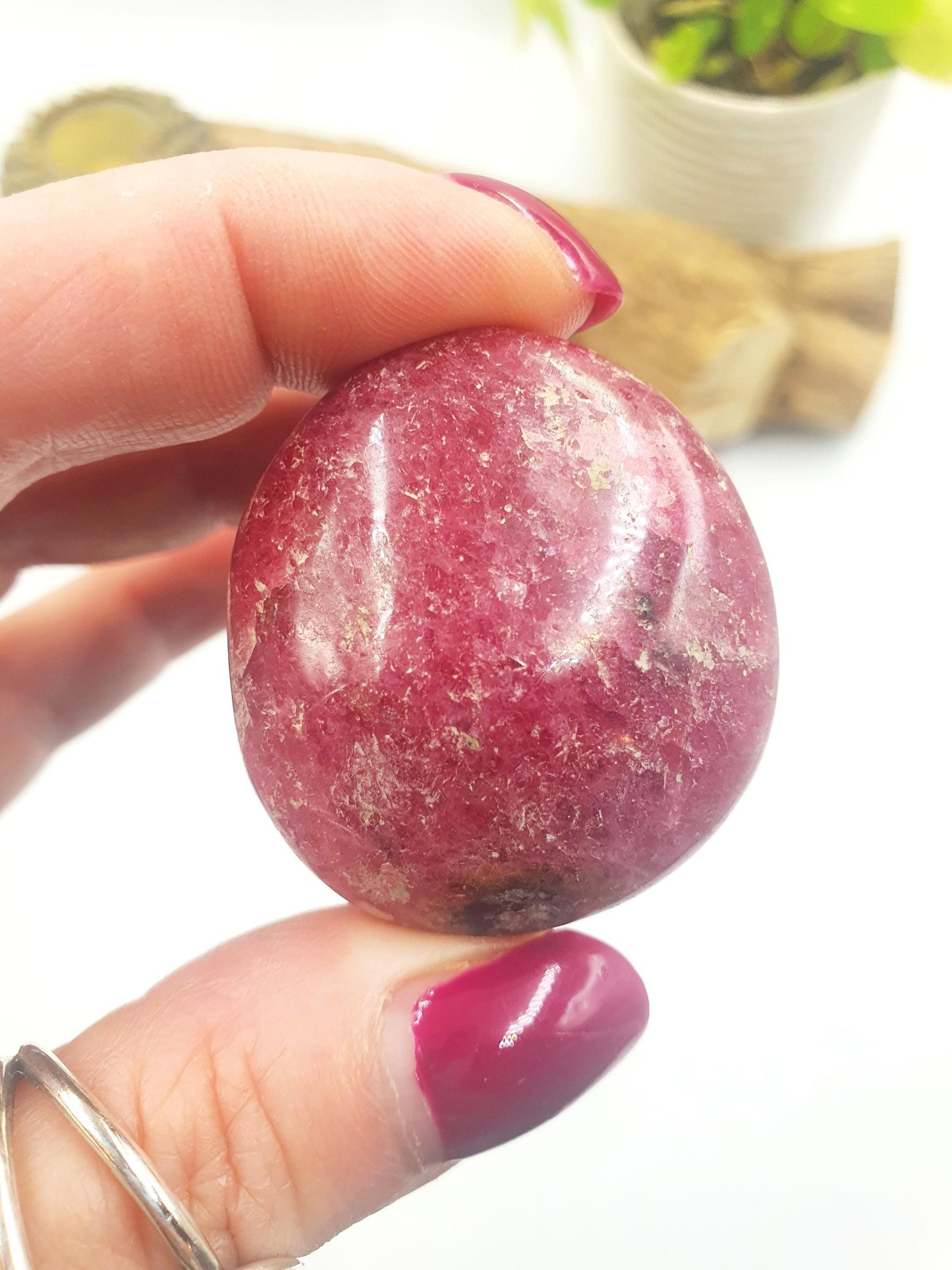 Rhodonite Palm Stone - Emotional Healing & Heart Chakra Crystal - 65g