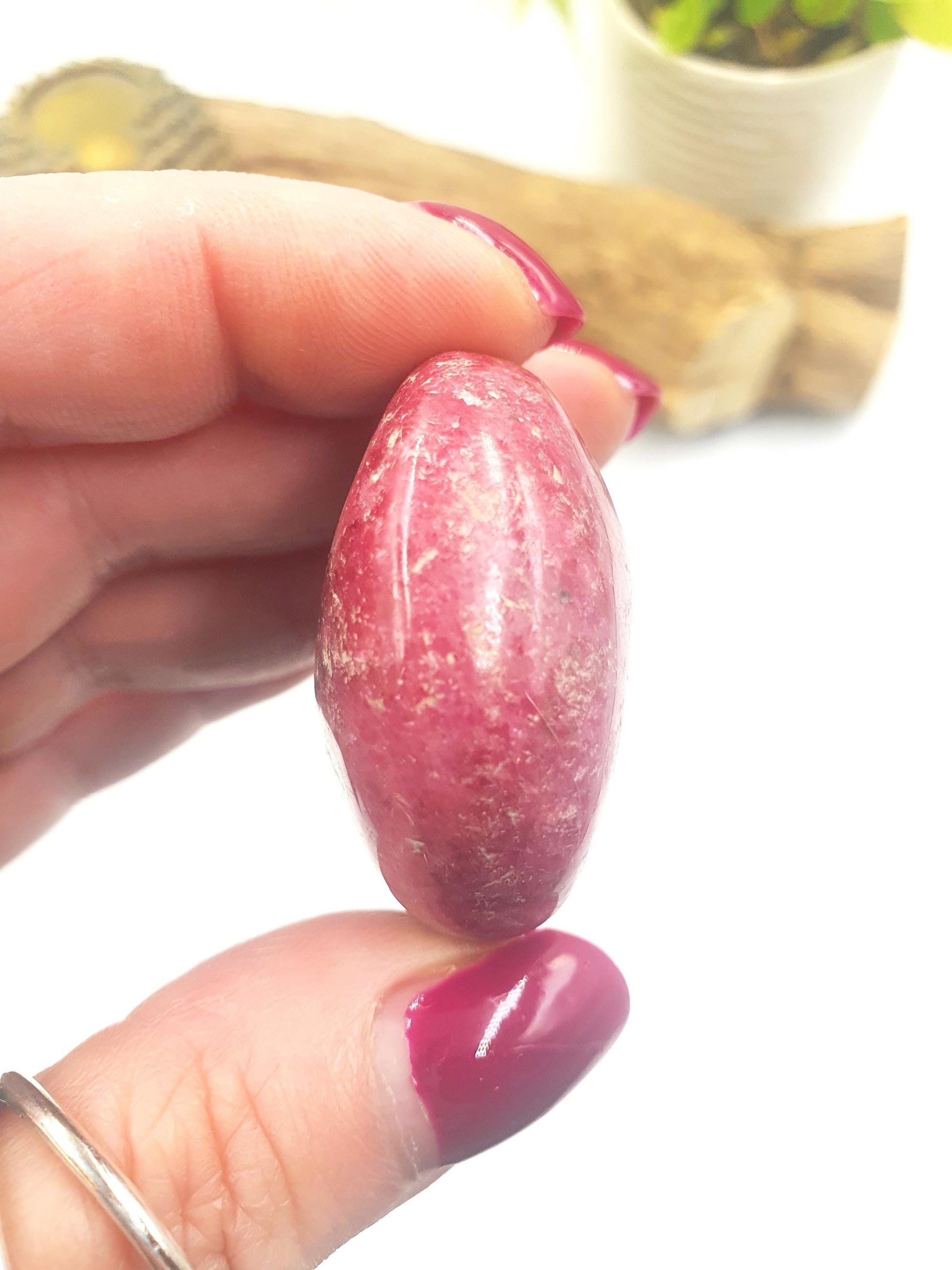 Rhodonite Palm Stone - Emotional Healing & Heart Chakra Crystal - 65g