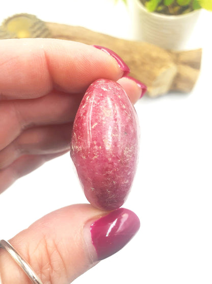 Rhodonite Palm Stone - Emotional Healing & Heart Chakra Crystal - 65g