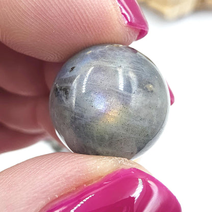 Super Flashy Labradorite Mini Crystal Sphere – Intuition, Protection & Mystical Energy Gemstone