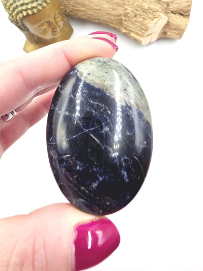 Sodalite Palm Stone – Calm, Mental Clarity & Truth Healing Crystal, 95g