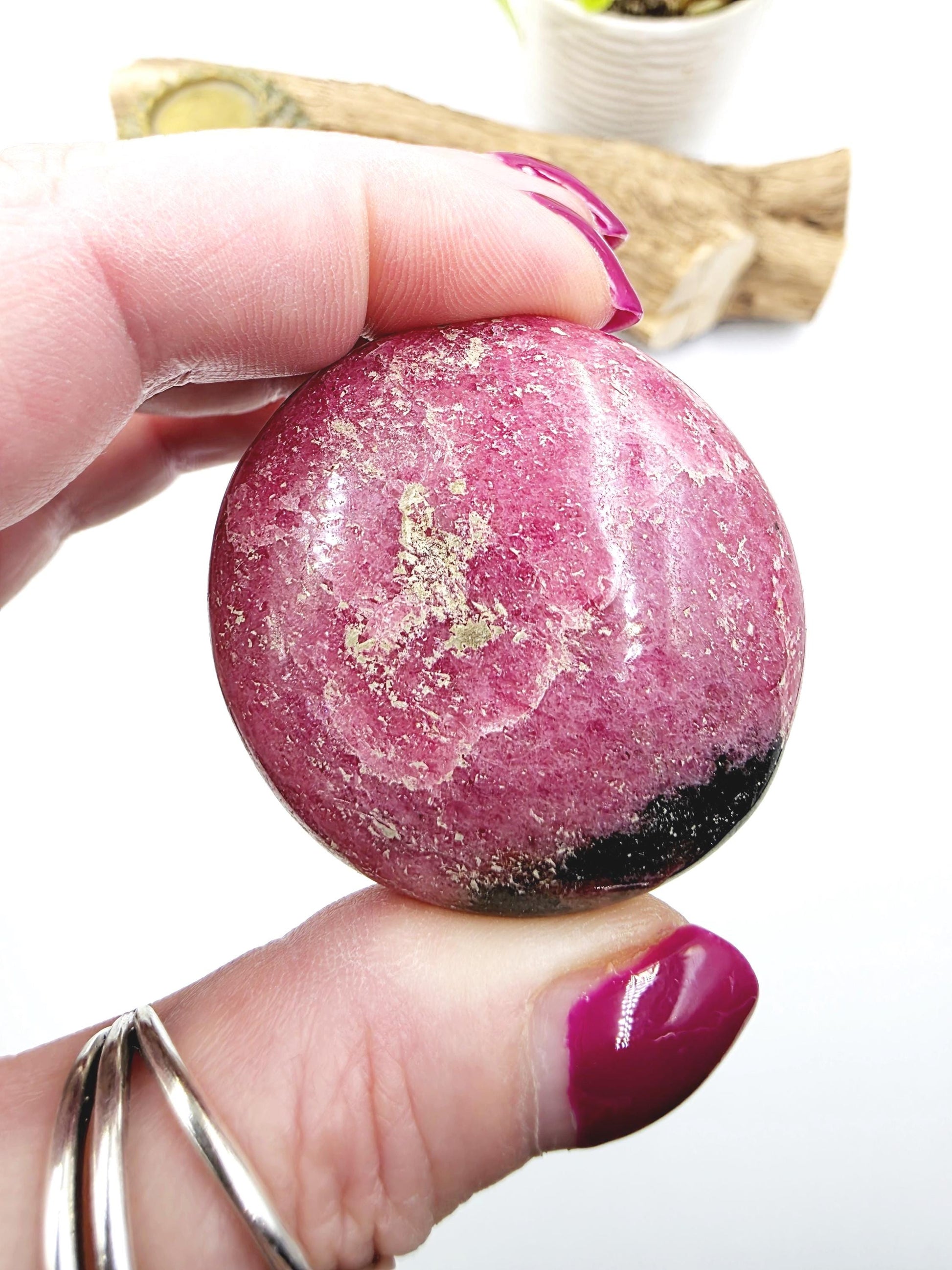 Rhodonite Palm Stone - Emotional Healing & Heart Chakra Crystal - 95g