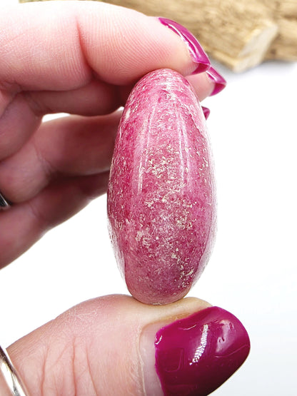 Rhodonite Palm Stone - Emotional Healing & Heart Chakra Crystal - 95g
