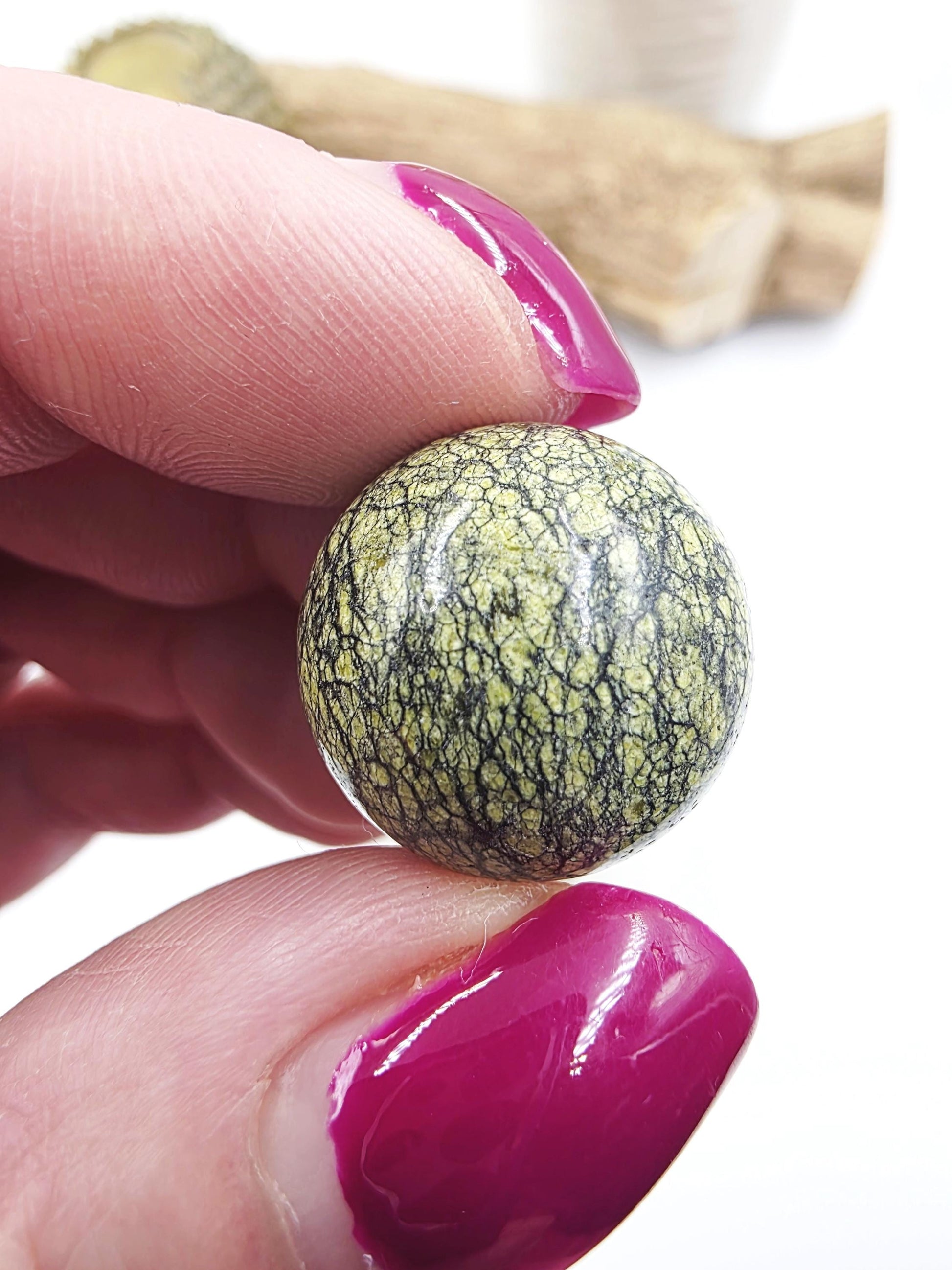 Serpentine Mini Crystal Sphere – Healing, Protection & Emotional Balance Gemstone, 20mm