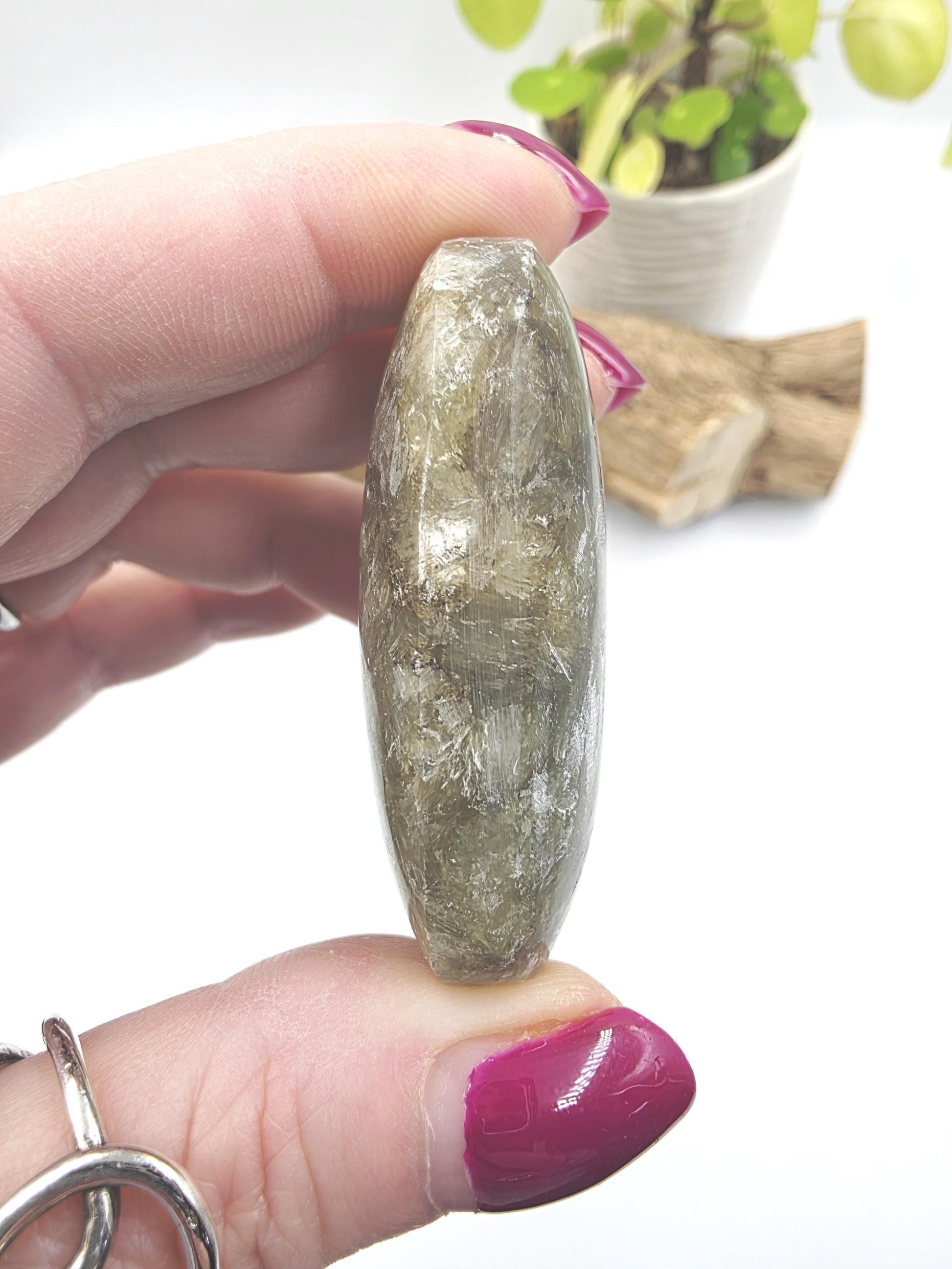 Golden Mica (Muscovite) Palm Stone – Confidence, Clarity & Emotional Strength Healing Crystal, 60g