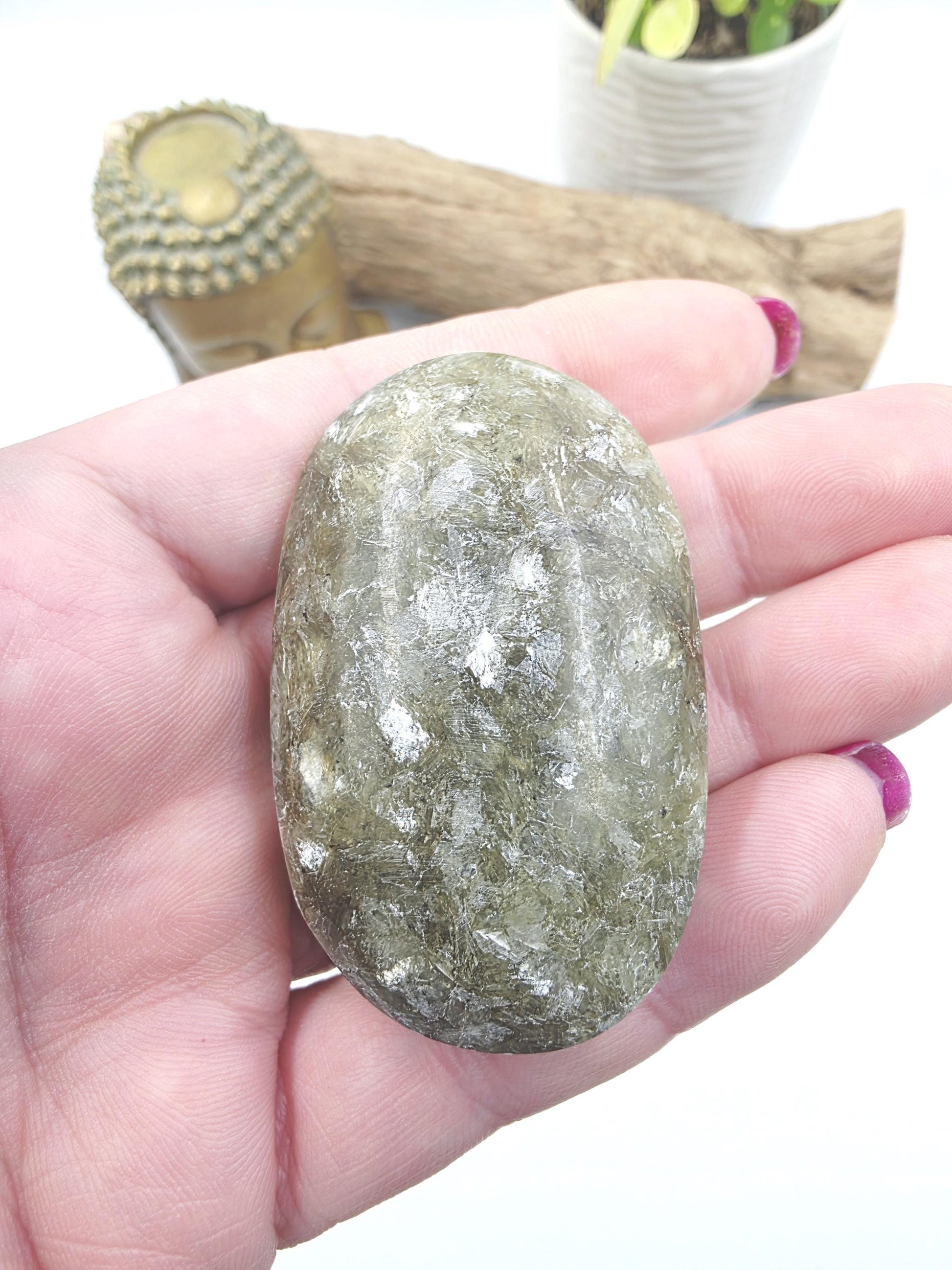 Golden Mica (Muscovite) Palm Stone – Confidence, Clarity & Emotional Strength Healing Crystal, 60g