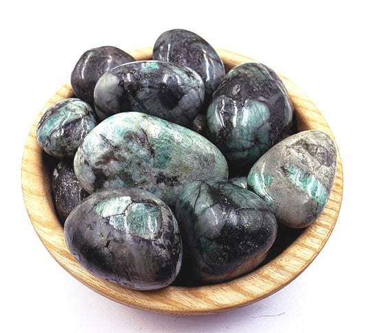 Emerald Tumble Stone – Love, Abundance & Heart Healing Crystal
