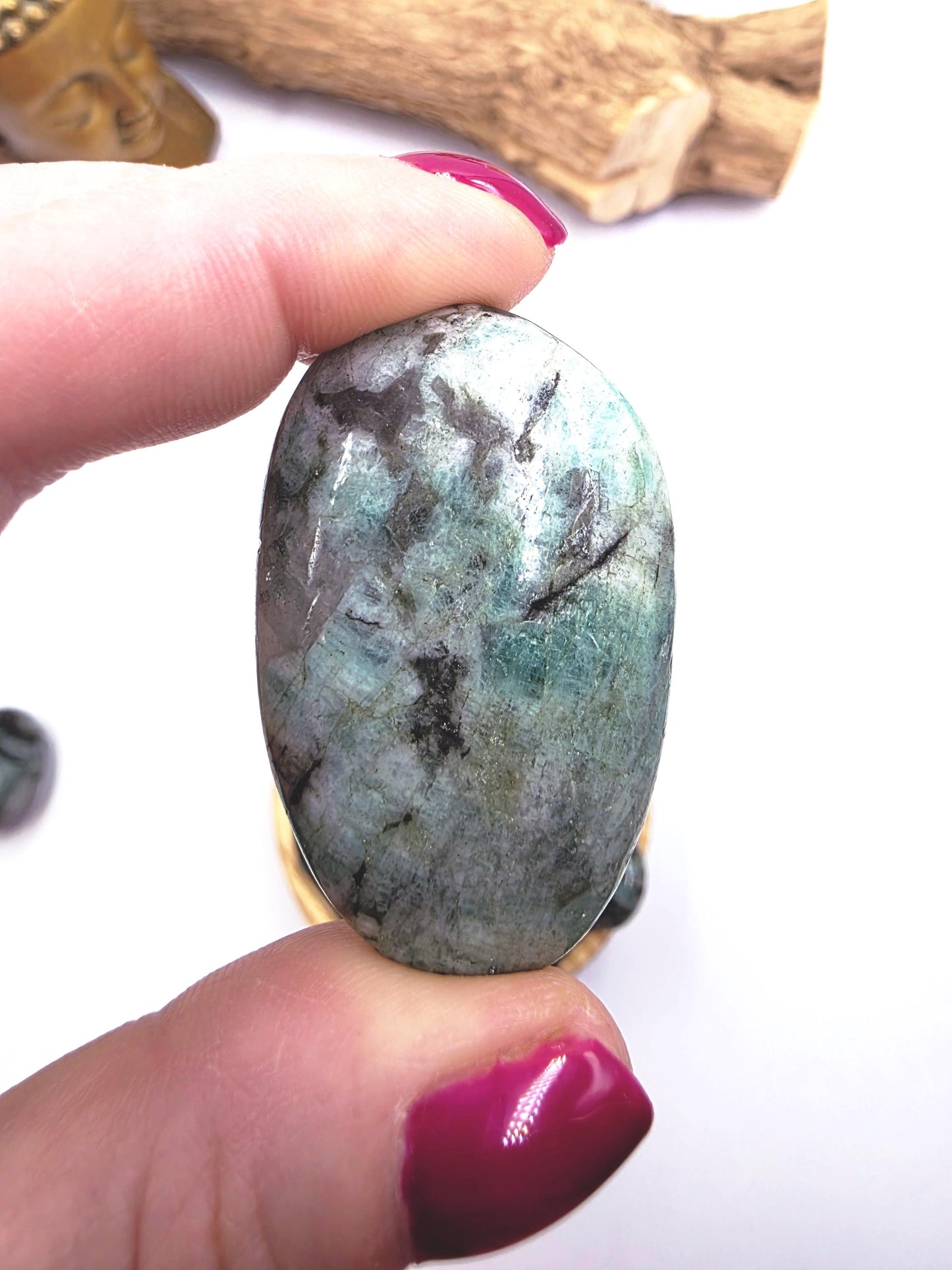 Emerald Tumble Stone – Love, Abundance & Heart Healing Crystal
