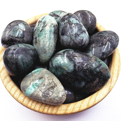 Emerald Tumble Stone – Love, Abundance & Heart Healing Crystal