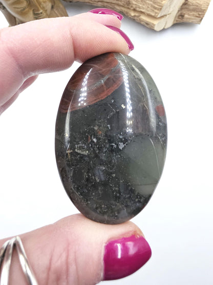 African Bloodstone Palm Stone – Courage, Strength & Vitality Healing Crystal, 60g
