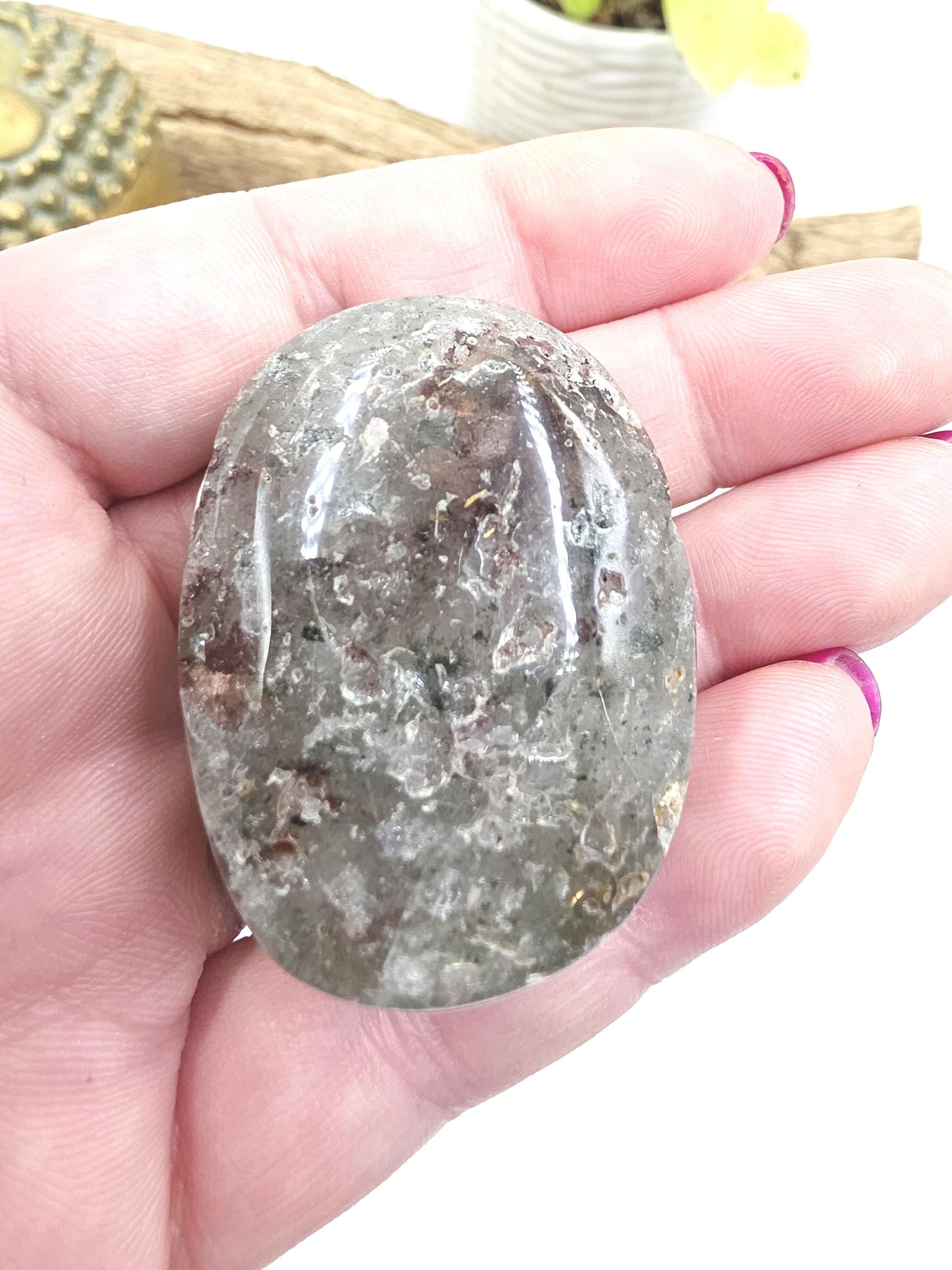 Garden Quartz (Lodolite) Palm Stone – Manifestation, Clarity & Inner Journey Healing Crystal, 50g