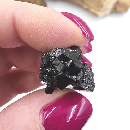 Mini Black Tourmaline Piece – High Grade Raw Crystal for Jewellery Making, Protection & Grounding- 15g