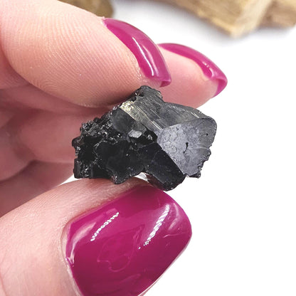 Mini Black Tourmaline Piece – High Grade Raw Crystal for Jewellery Making, Protection & Grounding- 15g