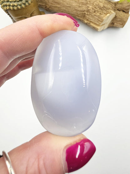 Blue Chalcedony Palm Stone – Calm, Communication & Gentle Emotional Healing Crystal, 55g
