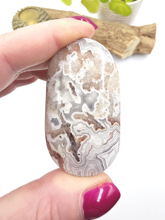 Mexican Crazy Lace Agate Palm Stone – Joy, Stability & Uplifting Energy Crystal, 55g