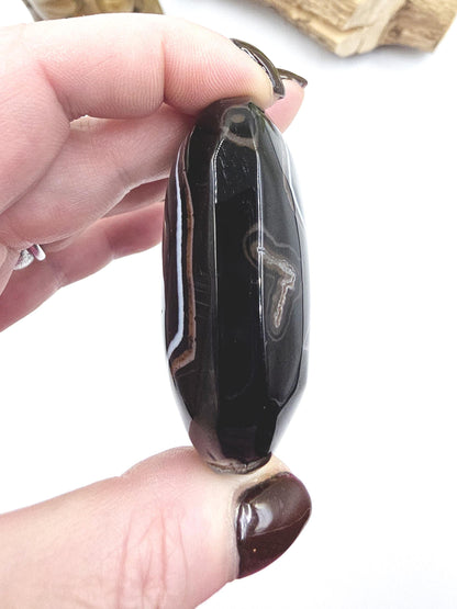 Black Banded Agate Palm Stone – Grounding, Protection & Emotional Stability Crystal, 100g