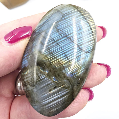 Labradorite Palm Stone – Protection, Intuition & Transformation Crystal, 85g