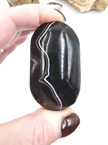 Black Banded Agate Palm Stone – Grounding, Protection & Emotional Stability Crystal, 100g