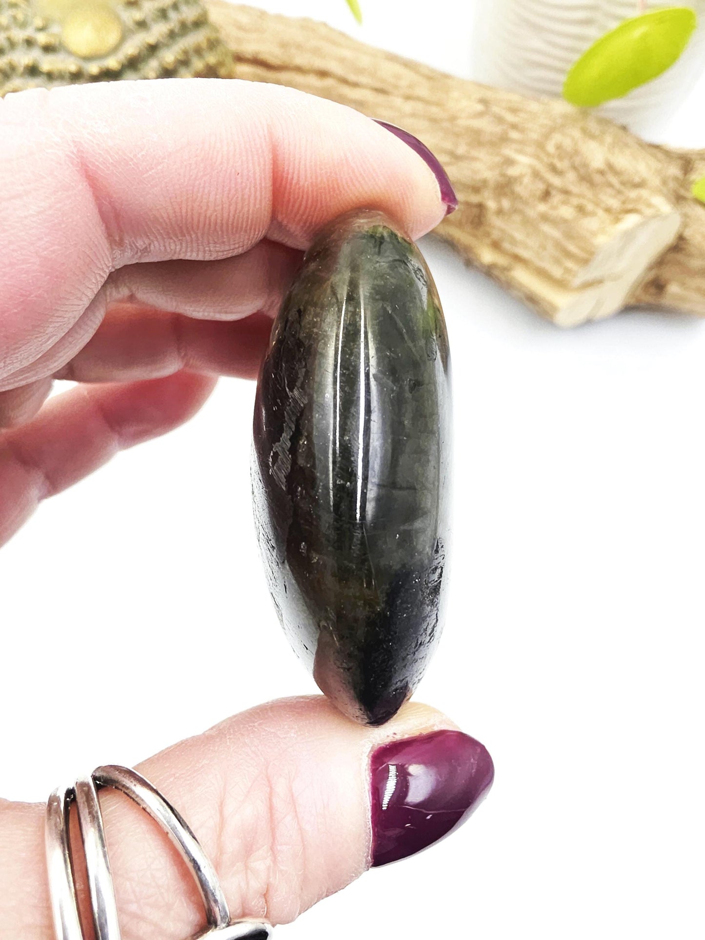Flashy Labradorite Palm Stone – Protection, Intuition & Transformation Crystal, 100g