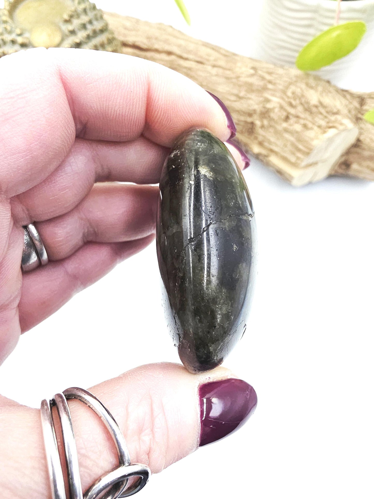Flashy Labradorite Palm Stone – Protection, Intuition & Transformation Crystal, 100g