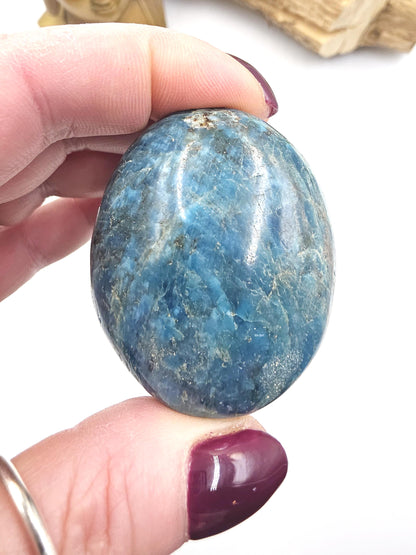 Blue Apatite Palm Stone - Motivation & Focus Healing Crystal - 90g