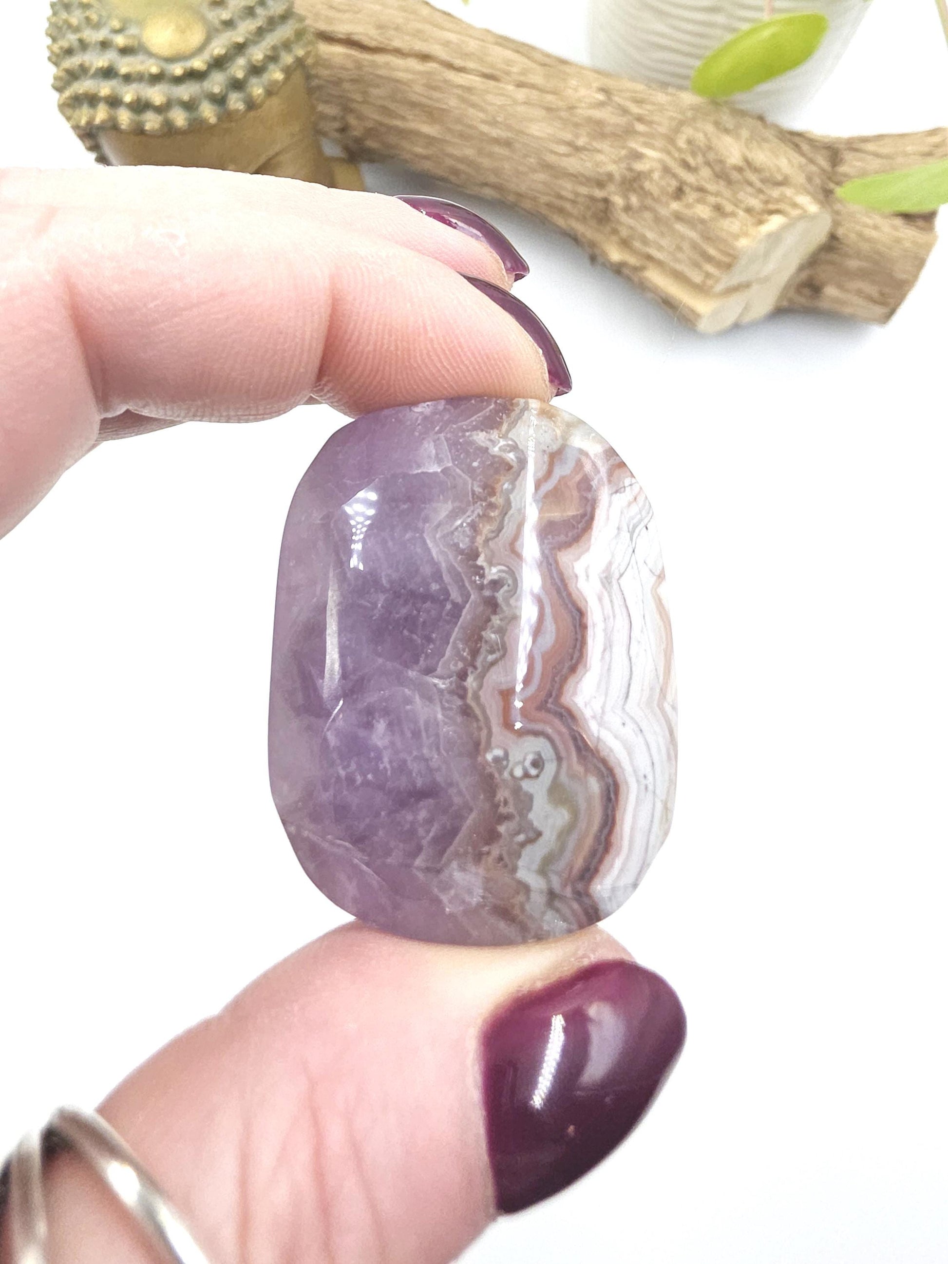 Little Amethyst Agate Palm Stone – Calm, Protection & Spiritual Healing Crystal, 40g