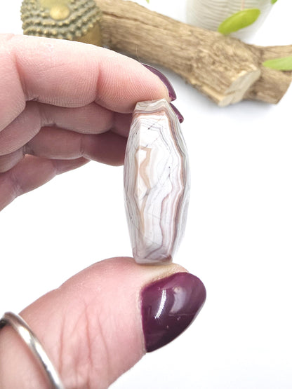 Little Amethyst Agate Palm Stone – Calm, Protection & Spiritual Healing Crystal, 40g