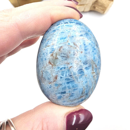 Flashy Blue Apatite Palm Stone - Motivation & Focus Healing Crystal - 75g