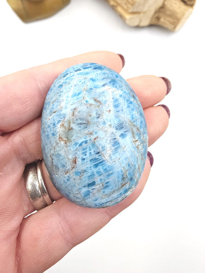 Flashy Blue Apatite Palm Stone - Motivation & Focus Healing Crystal - 75g