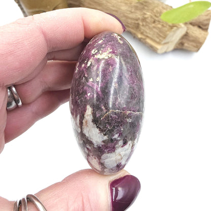 Large Plum Blossom Tourmaline Palm Stone – Love, Compassion & Emotional Healing Crystal, 155g