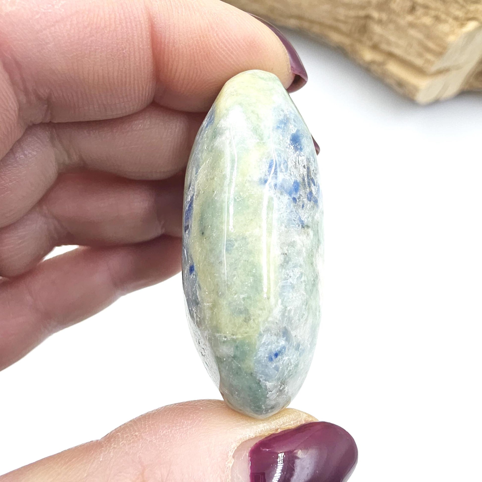 Hackmanite Palm Stone (UV Reactive) – Transformation, Calm & Colour-Changing Energy Crystal, 55g