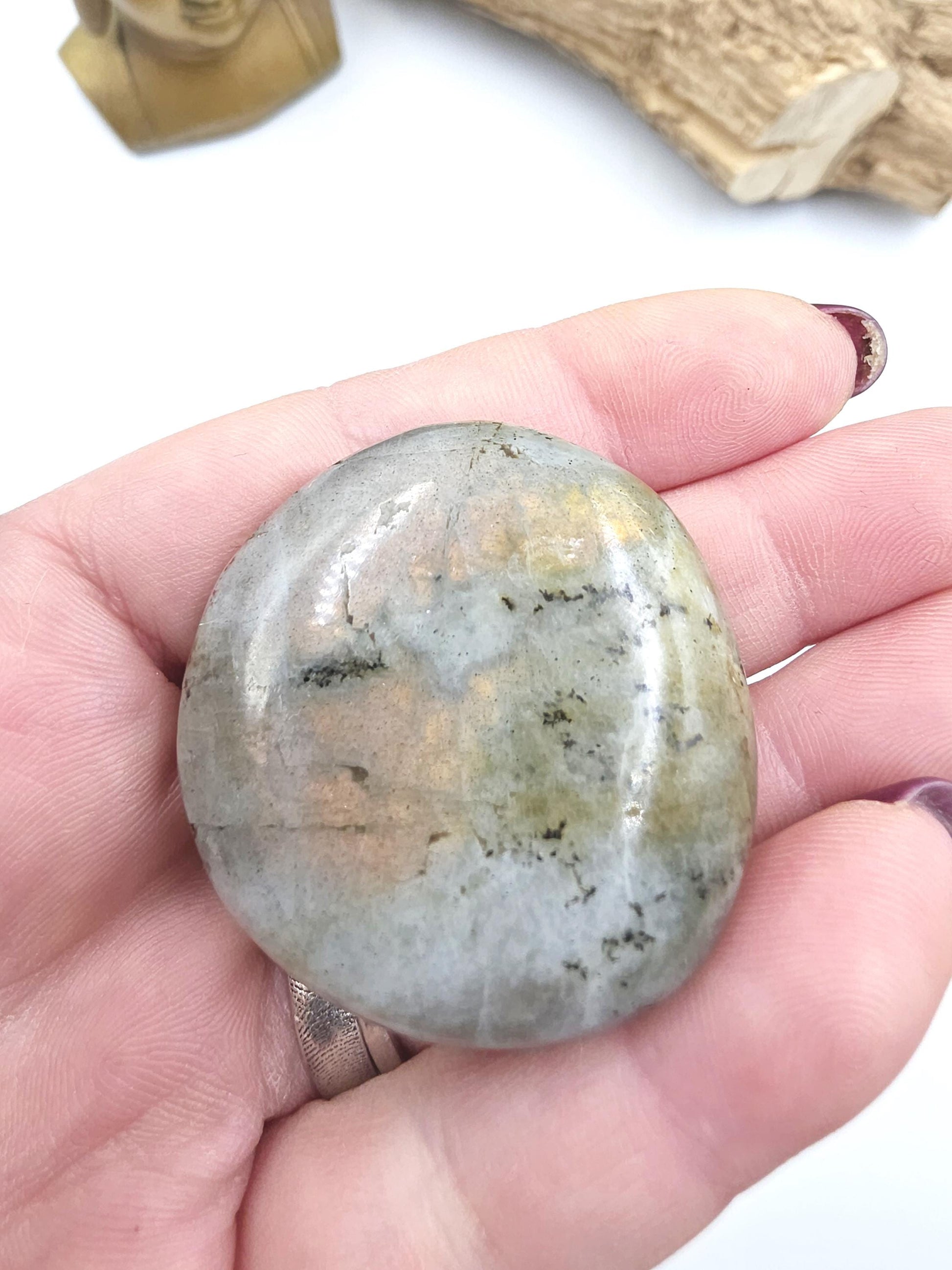 Labradorite Palm Stone – Protection, Intuition & Transformation Crystal, 45g