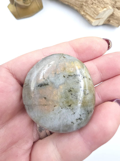 Labradorite Palm Stone – Protection, Intuition & Transformation Crystal, 45g