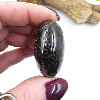 Garnet Palm Stone - Passion, Strength & Grounding Crystal, 70g