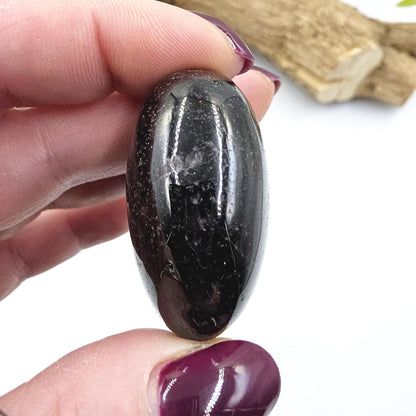Garnet Palm Stone - Passion, Strength & Grounding Crystal, 70g