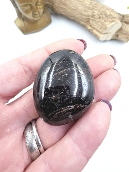 Garnet Palm Stone - Passion, Strength & Grounding Crystal, 70g