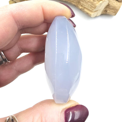 Blue Chalcedony Palm Stone - Calming & Communication Healing Crystal, 85g