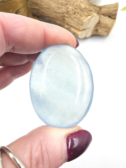 High Grade Aquamarine Palm Stone – Calm, Courage & Emotional Clarity Crystal, 40g