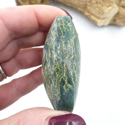 Fuchsite Palm Stone – Heart Healing, Emotional Support & Gentle Calming Crystal, 90g
