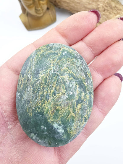 Fuchsite Palm Stone – Heart Healing, Emotional Support & Gentle Calming Crystal, 90g